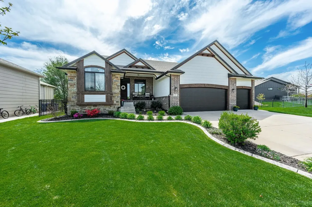 413 W Cherry Oaks Cheney KS 67025