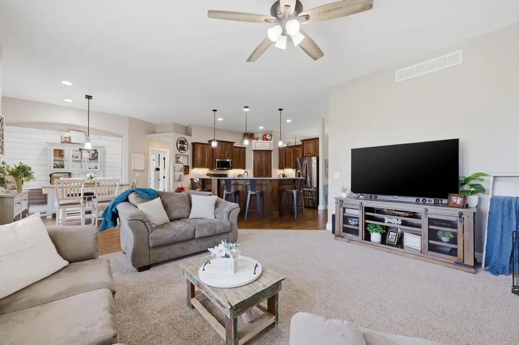 413 W Cherry Oaks Cheney KS 67025