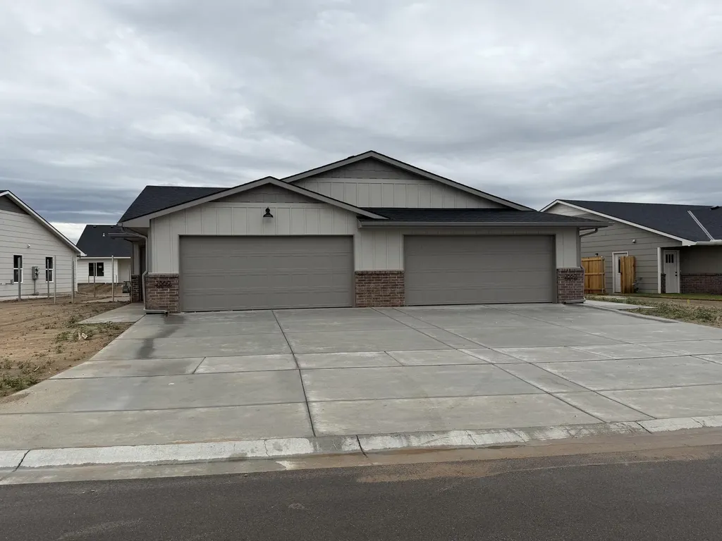 2869 S Cedar Crest Court Wichita KS 67215