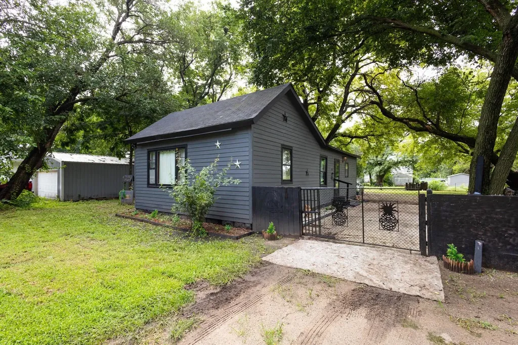 912 W Lincoln Avenue Wellington KS 67152-3335