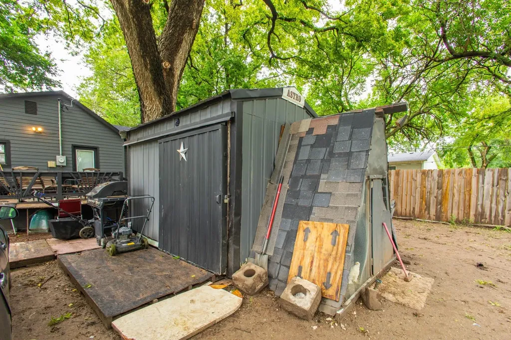 912 W Lincoln Avenue Wellington KS 67152-3335