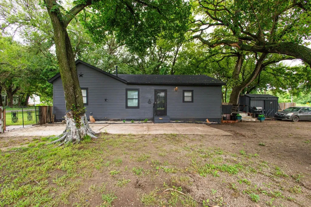 912 W Lincoln Avenue Wellington KS 67152-3335