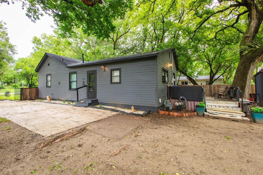 912 W Lincoln Avenue Wellington KS 67152-3335