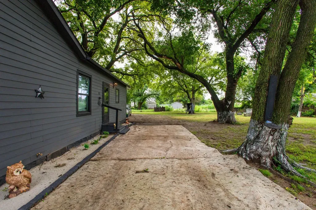 912 W Lincoln Avenue Wellington KS 67152-3335