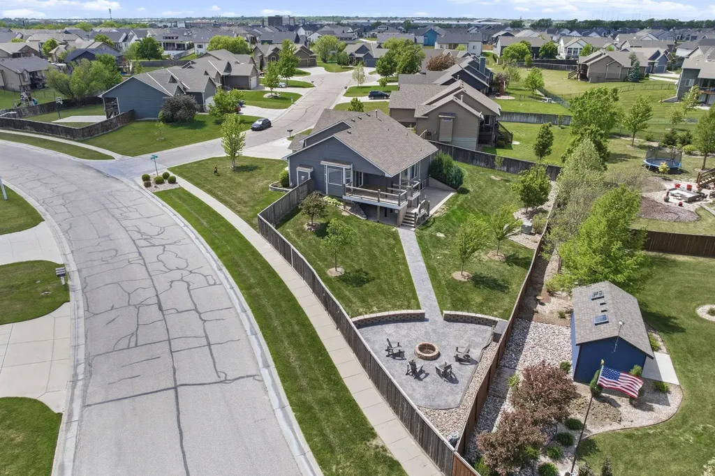 2739 N Woodridge Court Wichita KS 67226