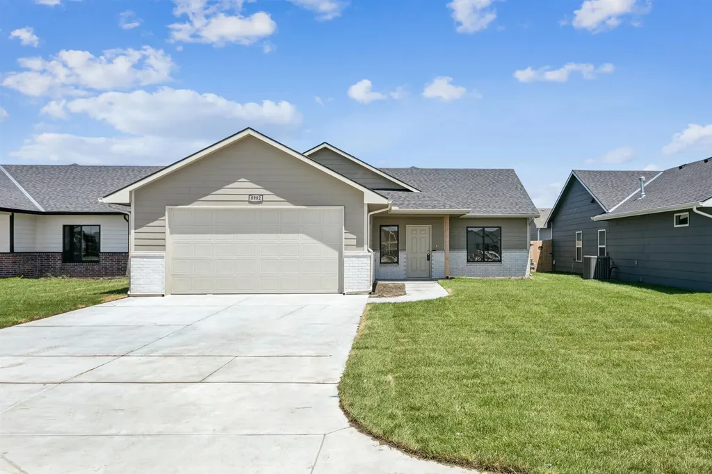 8992 E Forbes Circle Bel Aire KS 67226