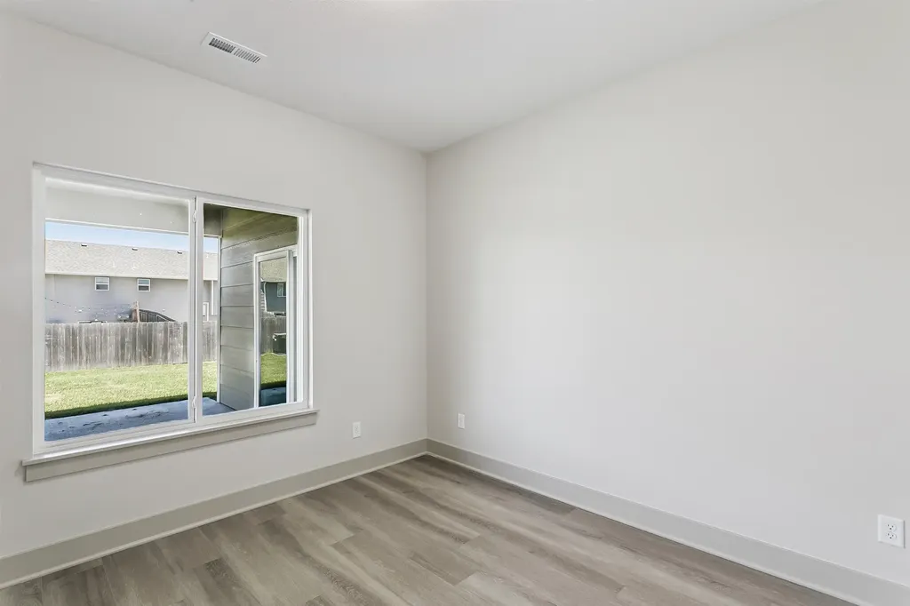 8992 E Forbes Circle Bel Aire KS 67226