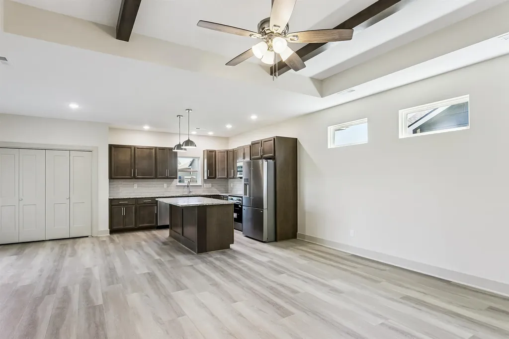 8992 E Forbes Circle Bel Aire KS 67226