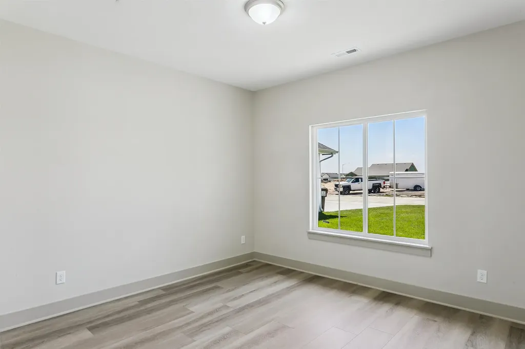 8992 E Forbes Circle Bel Aire KS 67226