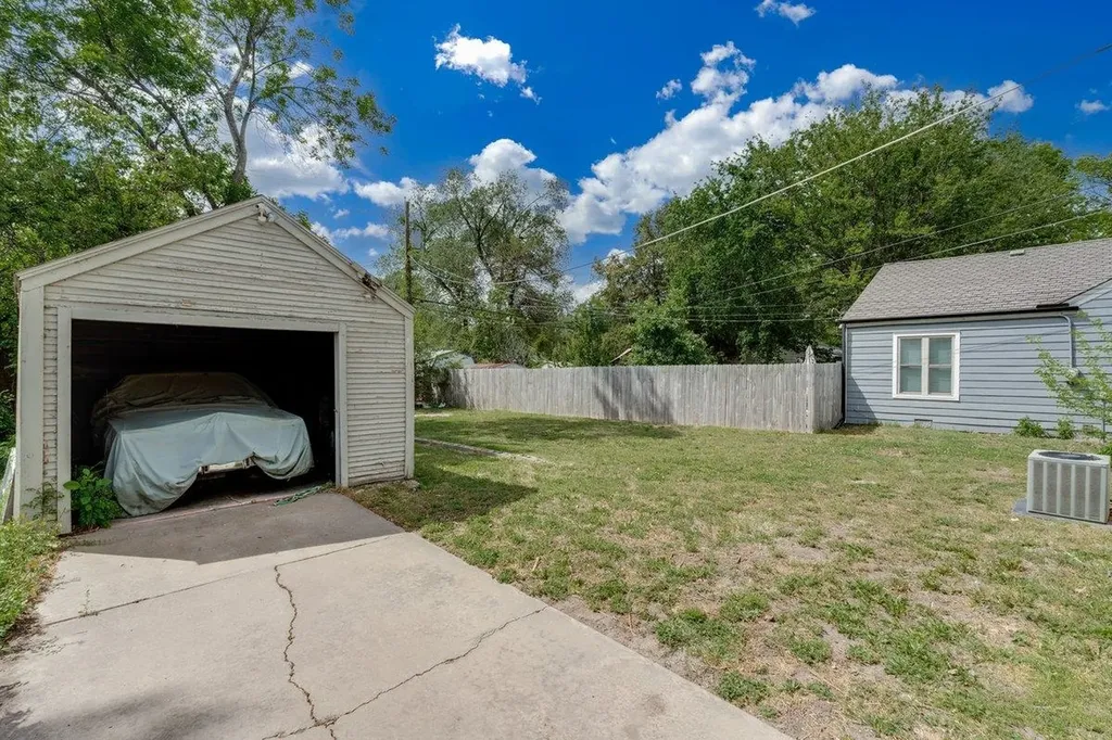611 S Pershing Wichita KS 67218