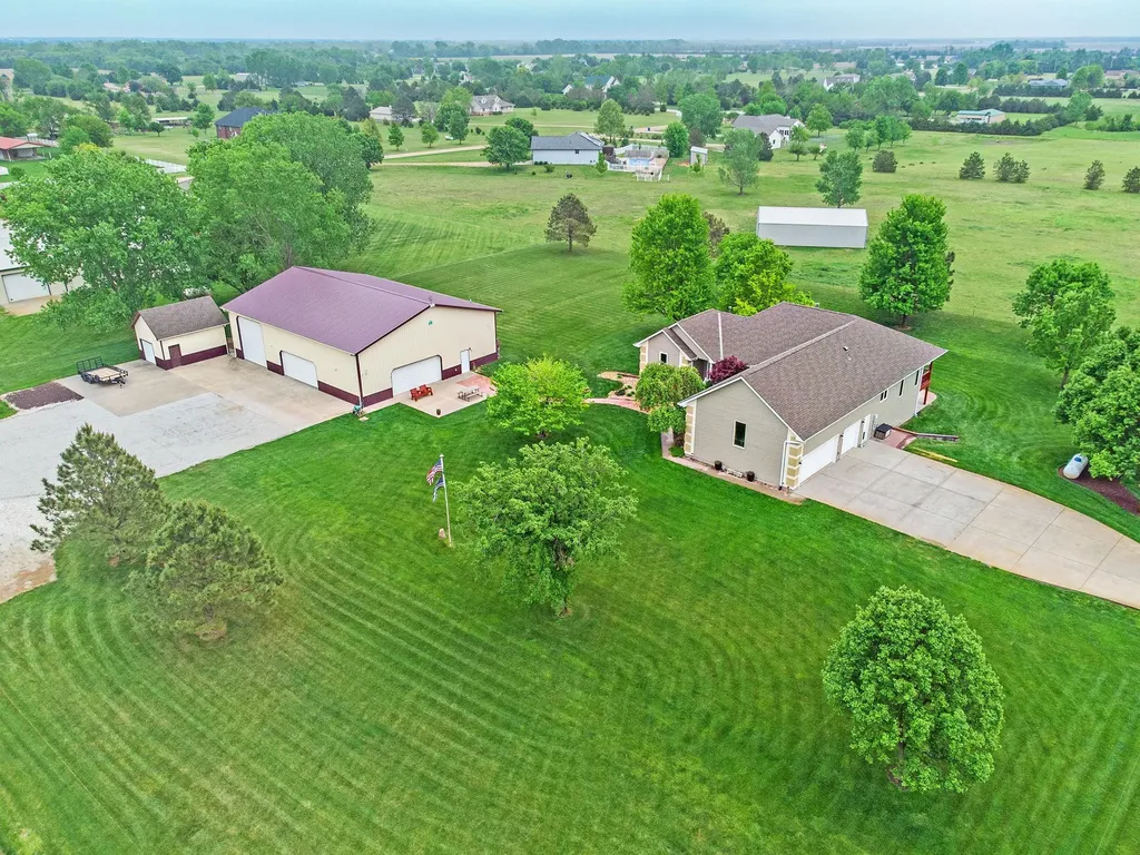 8160 N Hoover Valley Center KS 67147