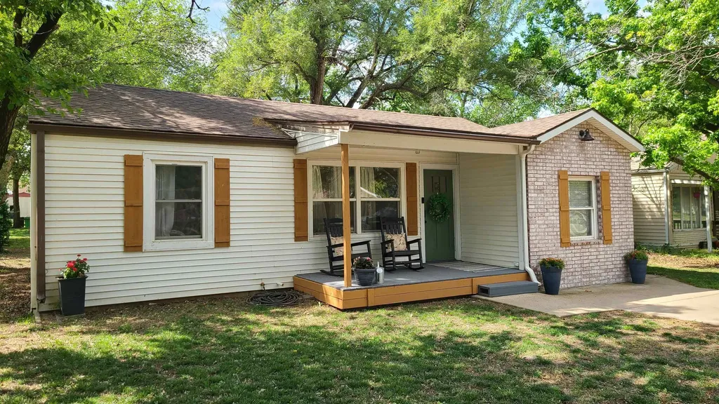 1106 E 7th Wellington KS 67152