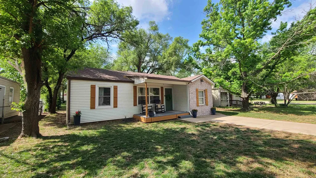 1106 E 7th Wellington KS 67152