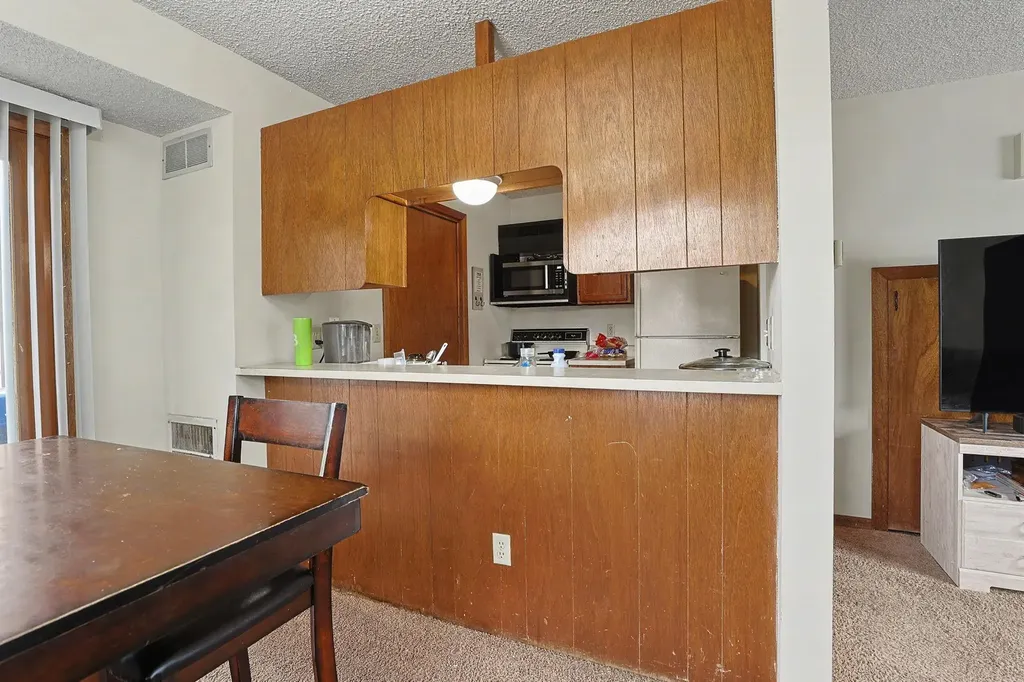 6725 W Shade Wichita KS 67212