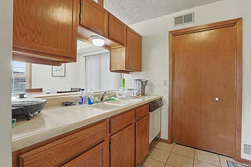 6725 W Shade Wichita KS 67212