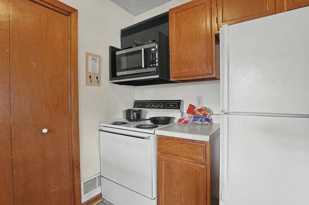 6725 W Shade Wichita KS 67212