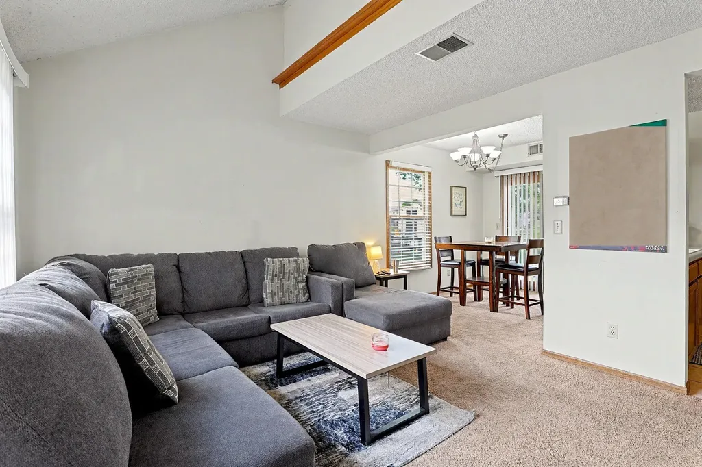 6725 W Shade Wichita KS 67212