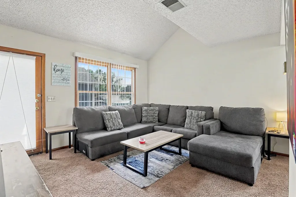 6725 W Shade Wichita KS 67212