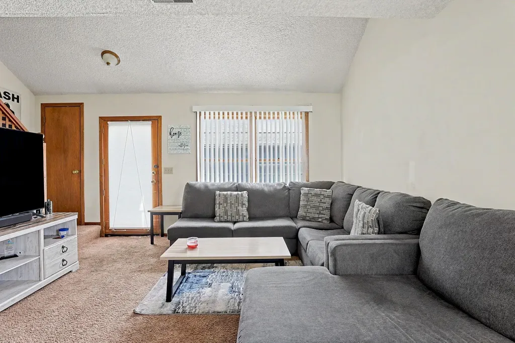 6725 W Shade Wichita KS 67212
