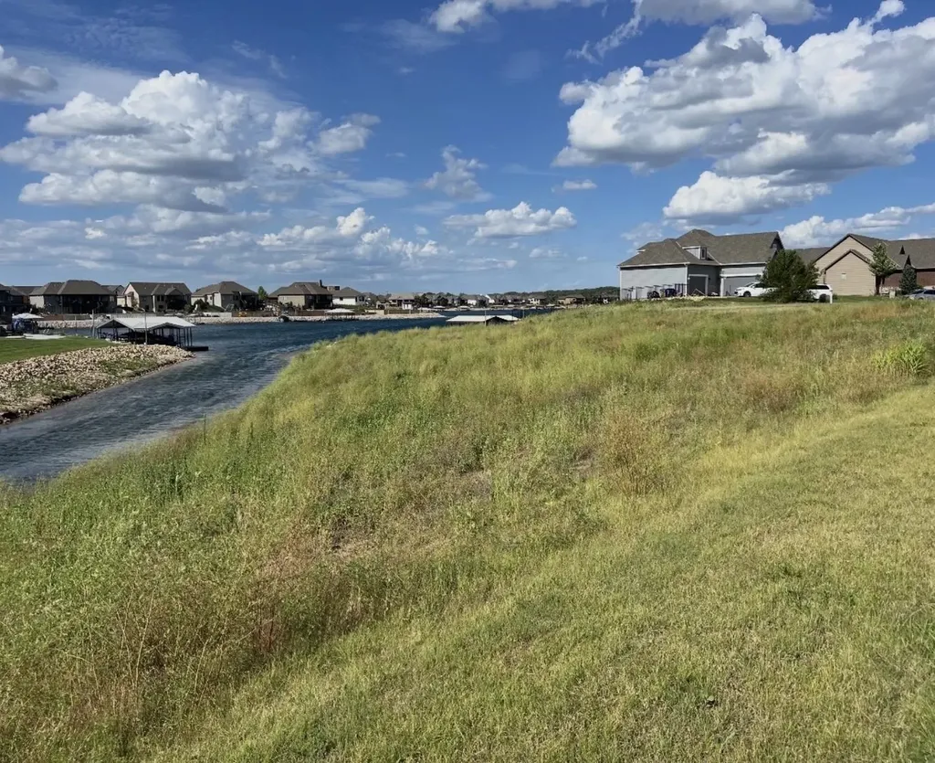 4524 W Shoreline Wichita KS 67205