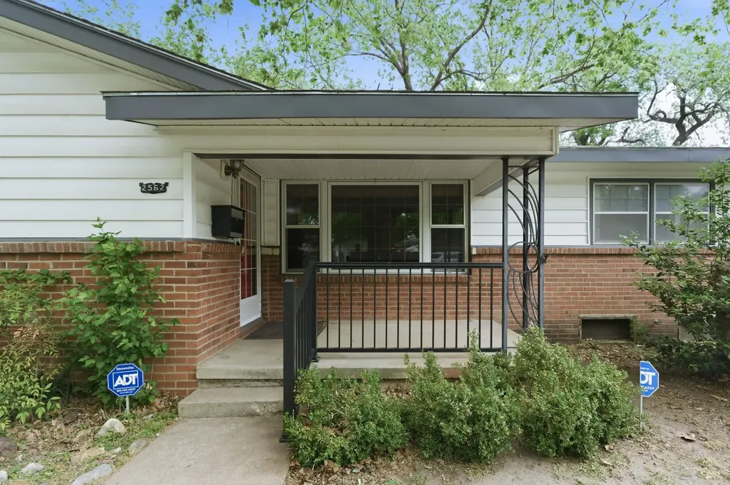 2562 S Minnesota Avenue Wichita KS 67216