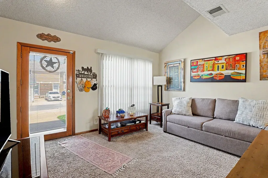 6725 W Shade Wichita KS 67212