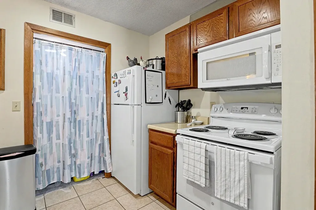 6725 W Shade Wichita KS 67212