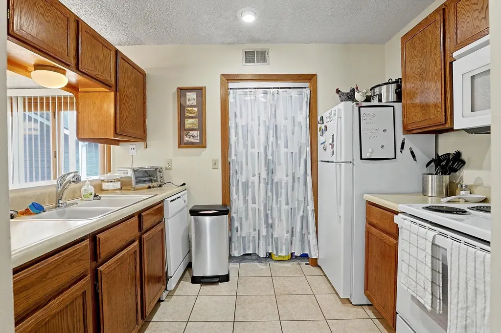 6725 W Shade Wichita KS 67212
