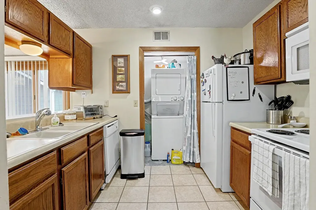 6725 W Shade Wichita KS 67212