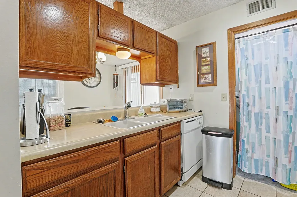 6725 W Shade Wichita KS 67212