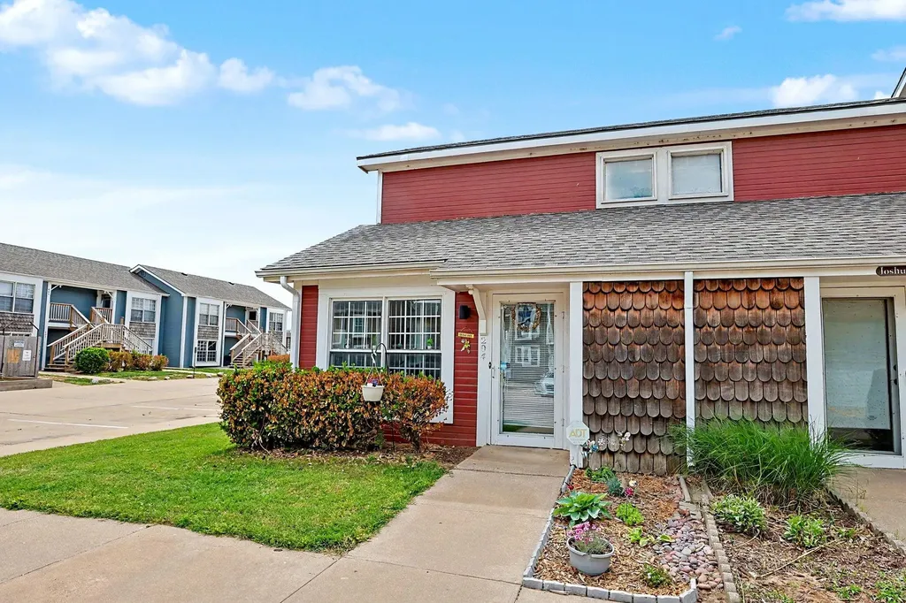 6725 W Shade Wichita KS 67212