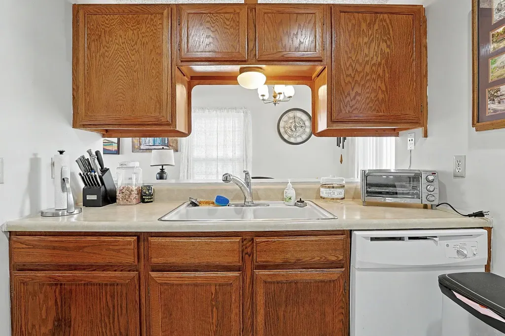 6725 W Shade Wichita KS 67212