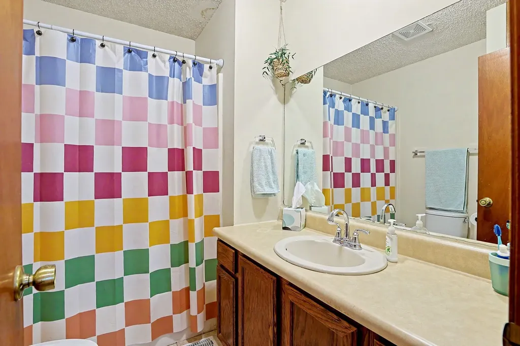 6725 W Shade Wichita KS 67212