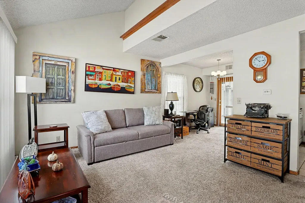 6725 W Shade Wichita KS 67212