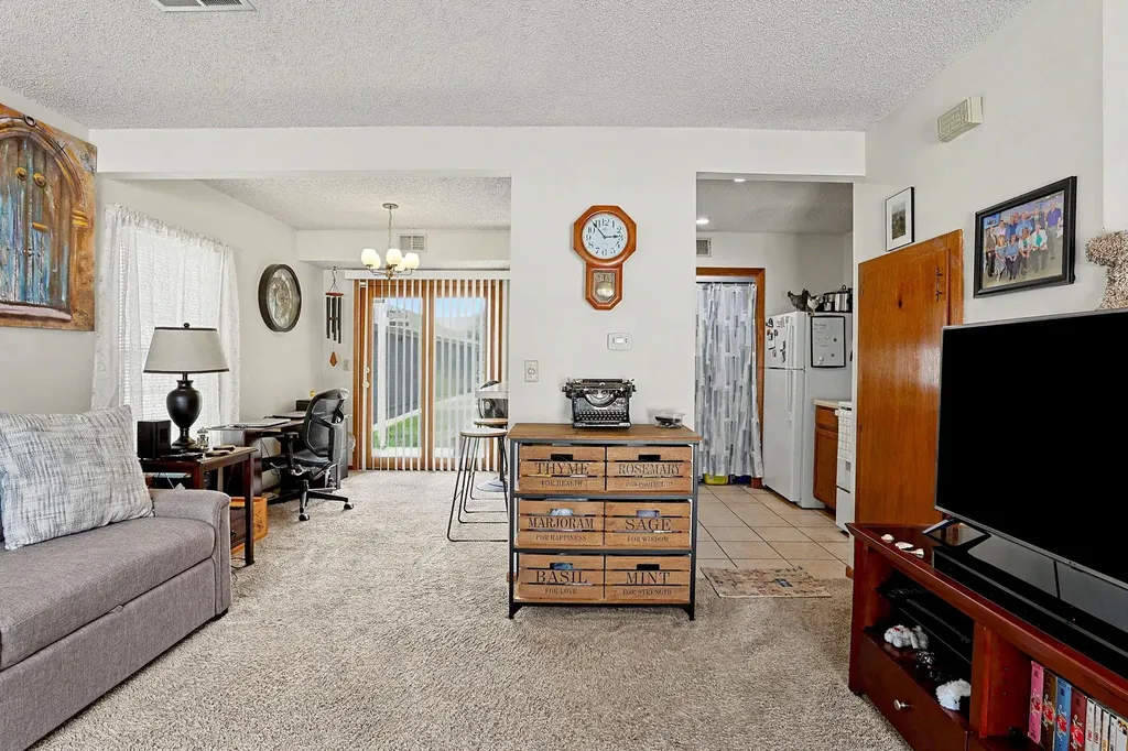 6725 W Shade Wichita KS 67212
