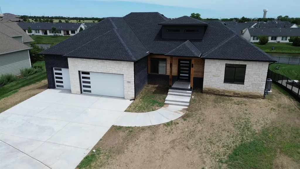 5046 N Remington Street Bel Aire KS 67226