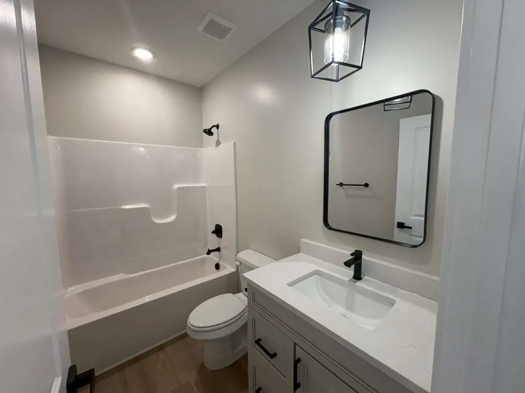 5046 N Remington Street Bel Aire KS 67226