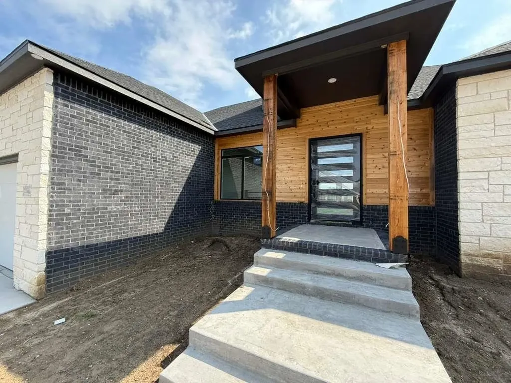5046 N Remington Street Bel Aire KS 67226