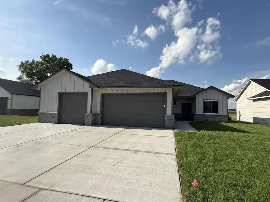 27 Kingdom Court Goddard KS 67052