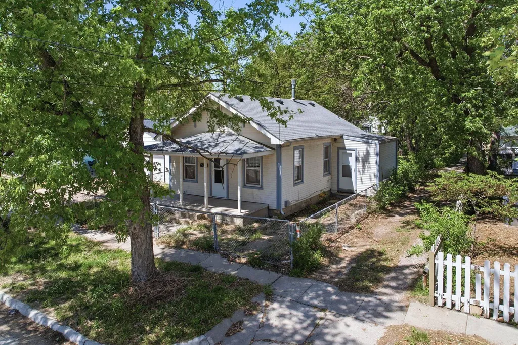 2458 W 3rd Wichita KS 67203