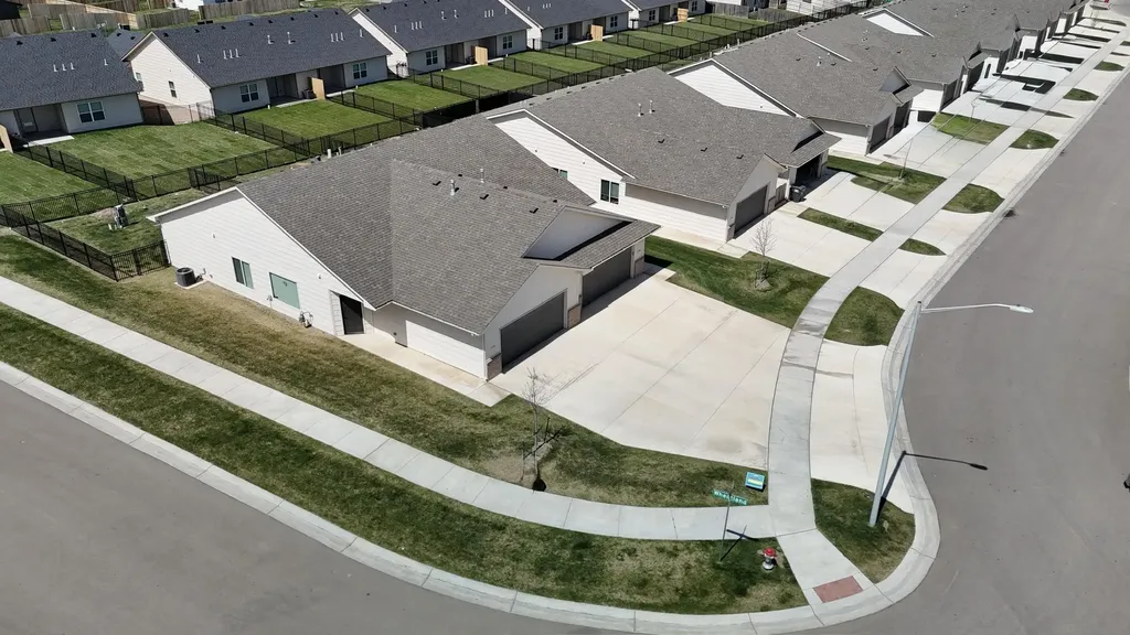 1737-1739 S Limuel Street Wichita KS 67205