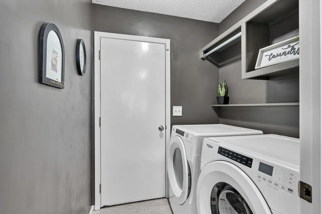 1910 N Nickelton Court Wichita KS 67235