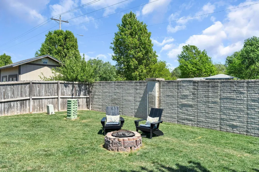 1910 N Nickelton Court Wichita KS 67235