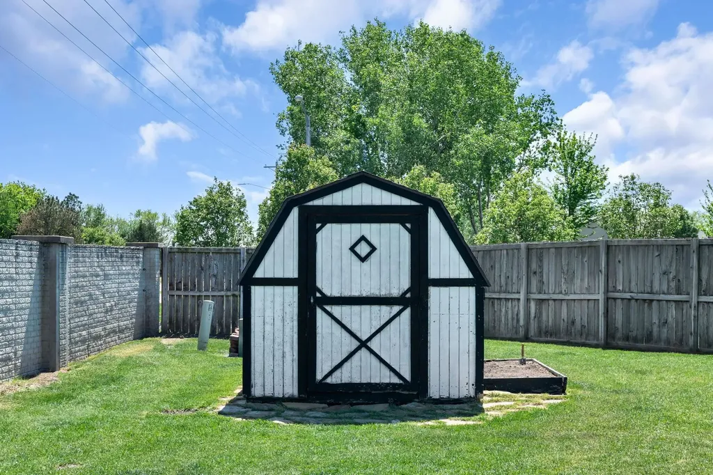 1910 N Nickelton Court Wichita KS 67235