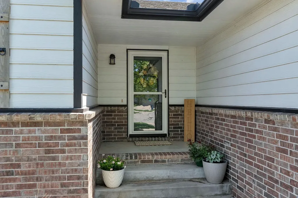 1910 N Nickelton Court Wichita KS 67235