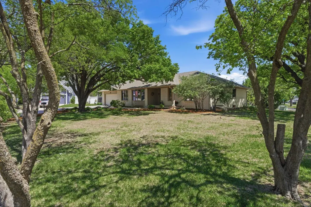 2308 N Longwood Wichita KS 67226