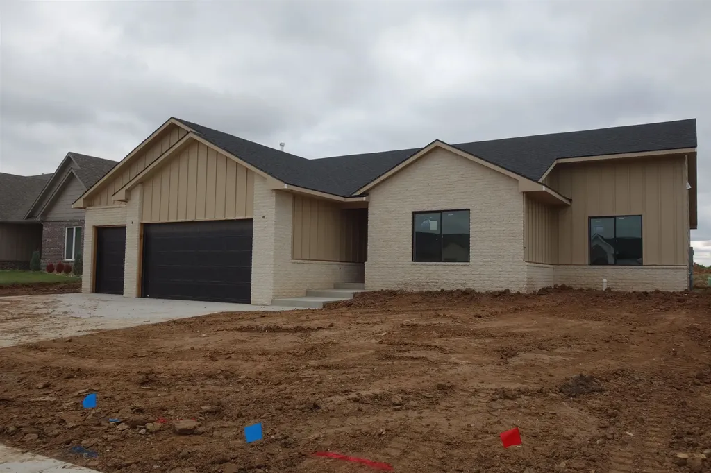1506 N Emerald Valley Drive Mulvane KS 67110