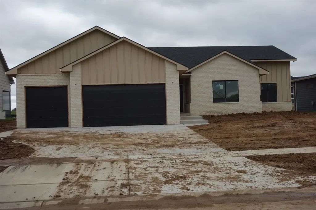 1506 N Emerald Valley Drive Mulvane KS 67110