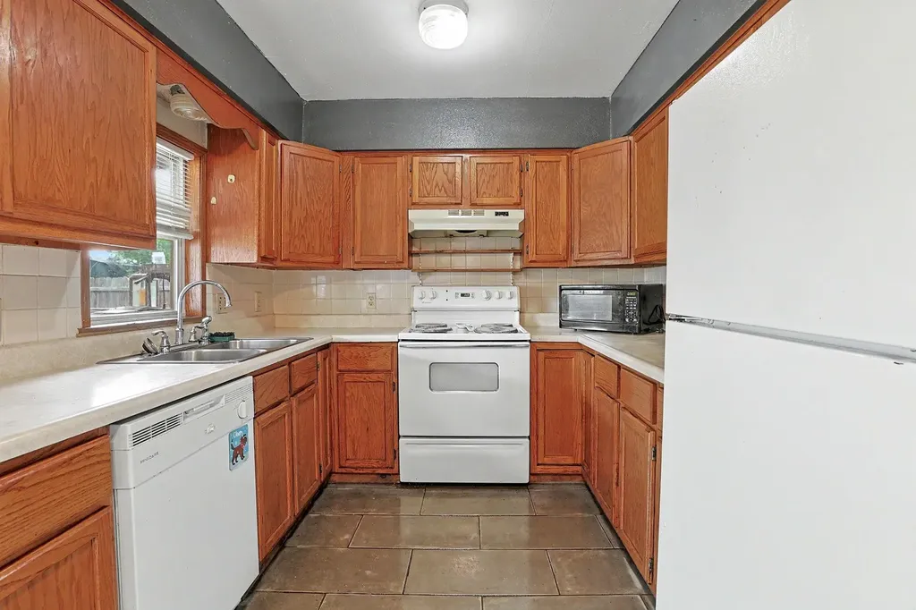 1409 E Alta Wichita KS 67216