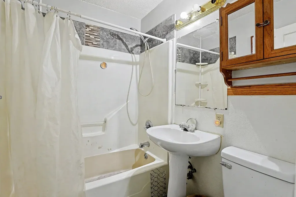 1409 E Alta Wichita KS 67216